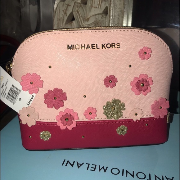 Michael Kors Handbags - Michael Kors makeup bag Michael Kors Handbags - Michael Kors makeup bag